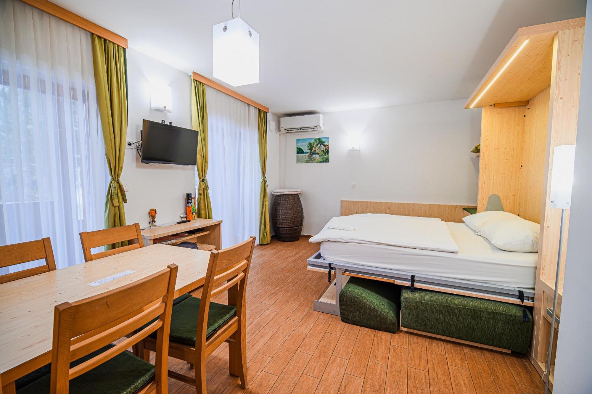Apartments Maleric With Indoor Pool And Wellness Dragatuš Dış mekan fotoğraf