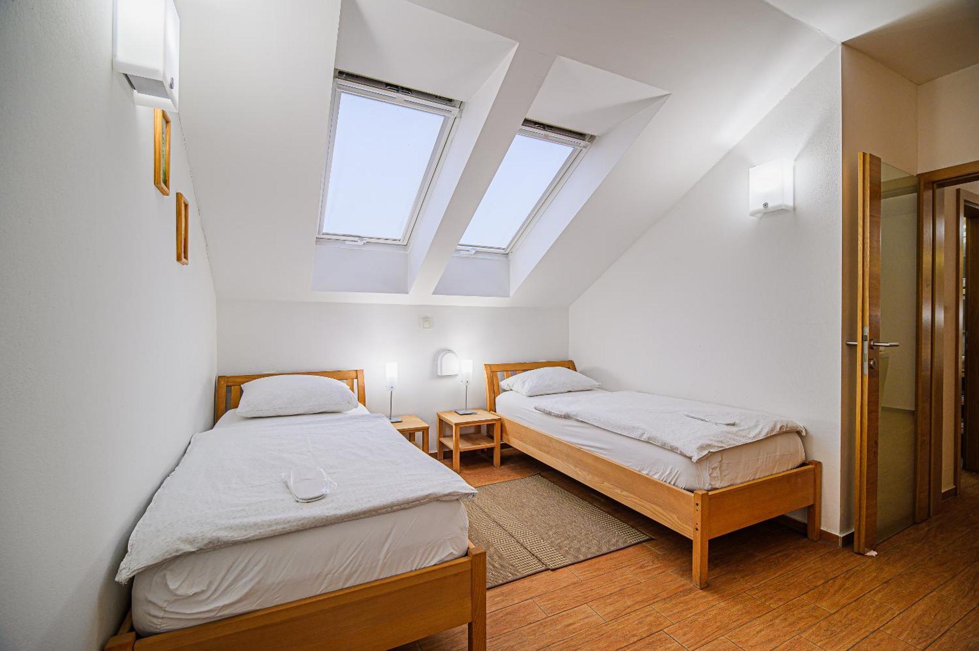 Apartments Maleric With Indoor Pool And Wellness Dragatuš Oda fotoğraf