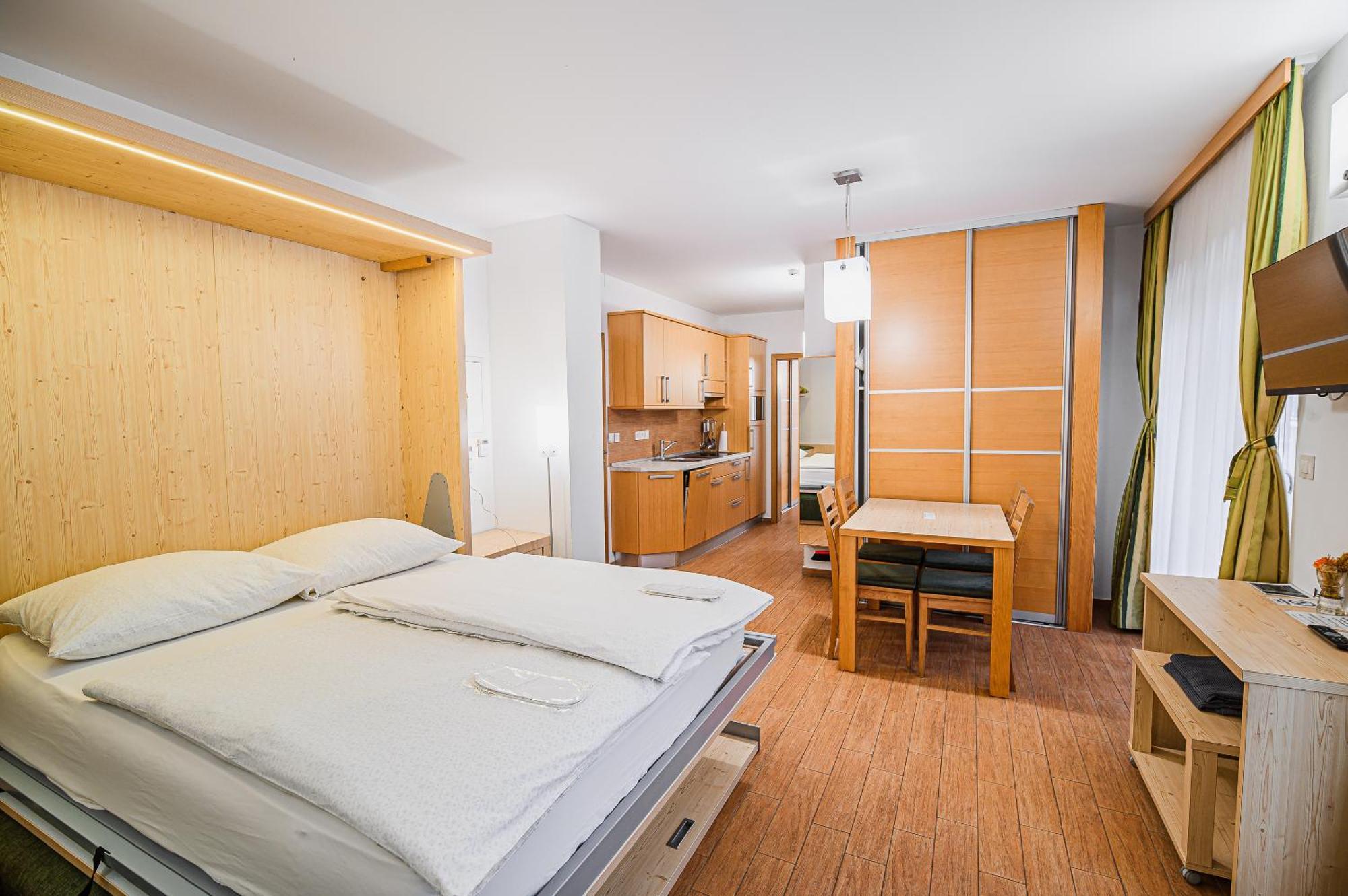 Apartments Maleric With Indoor Pool And Wellness Dragatuš Dış mekan fotoğraf