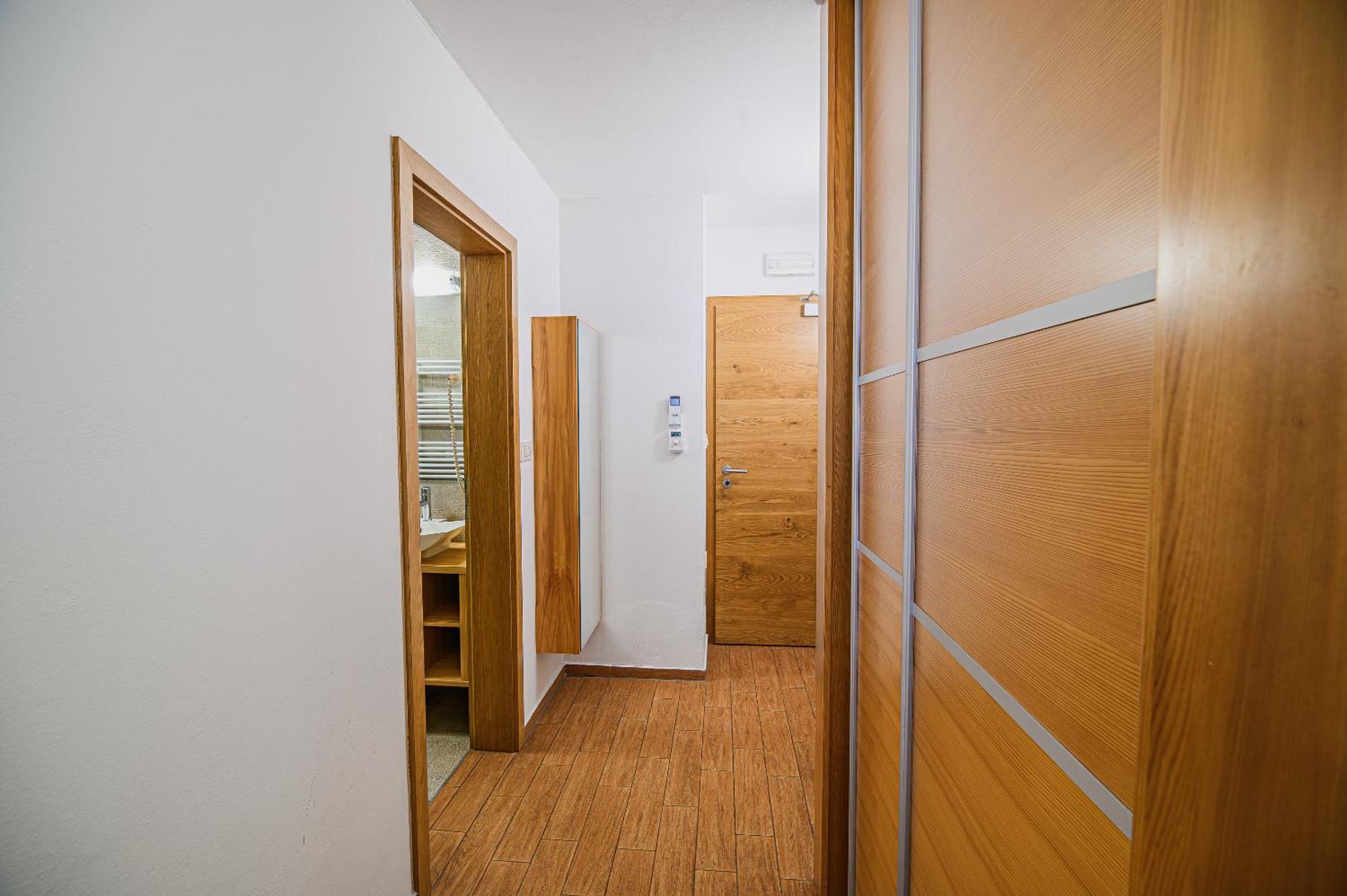 Apartments Maleric With Indoor Pool And Wellness Dragatuš Oda fotoğraf