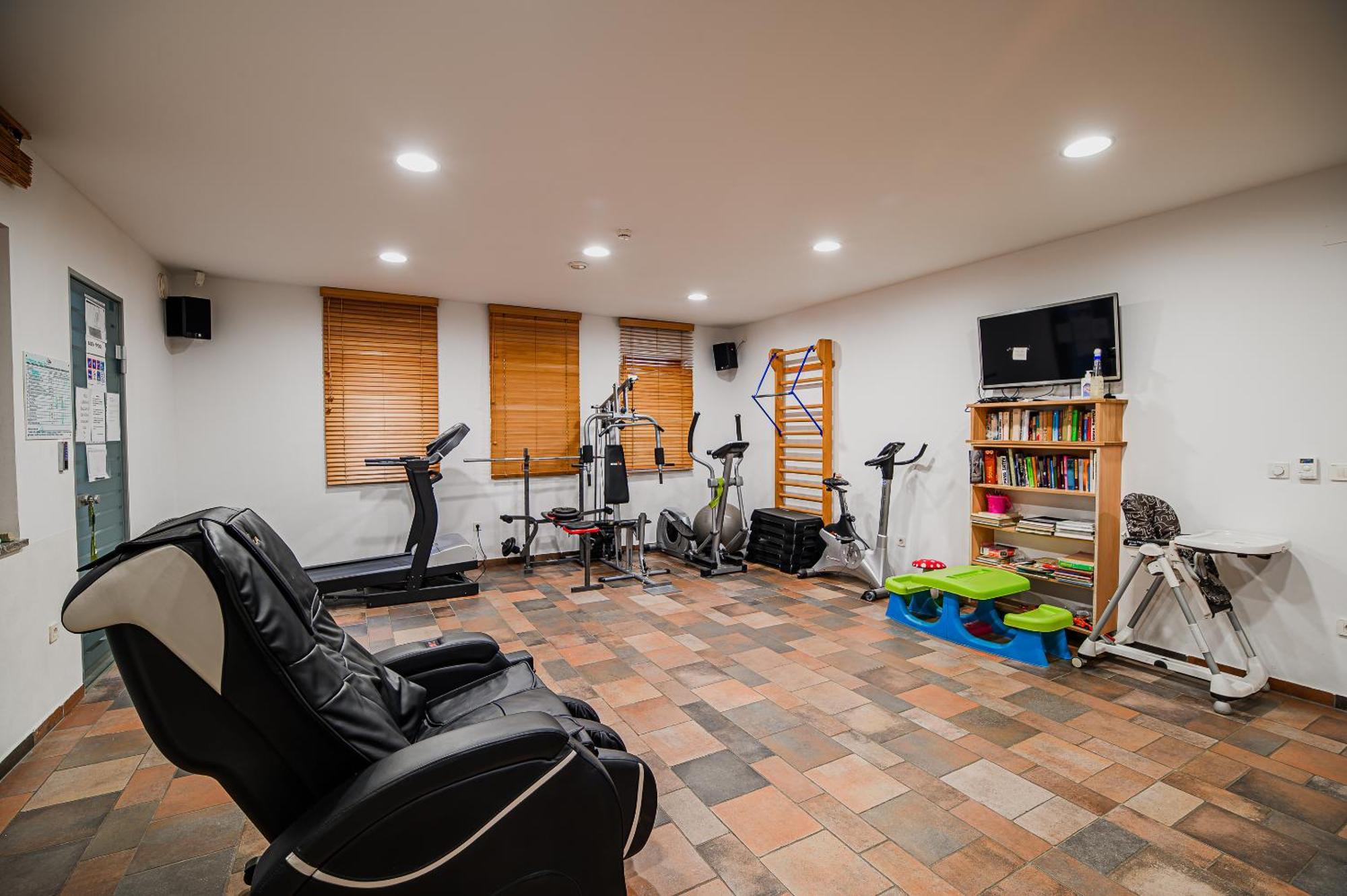 Apartments Maleric With Indoor Pool And Wellness Dragatuš Dış mekan fotoğraf