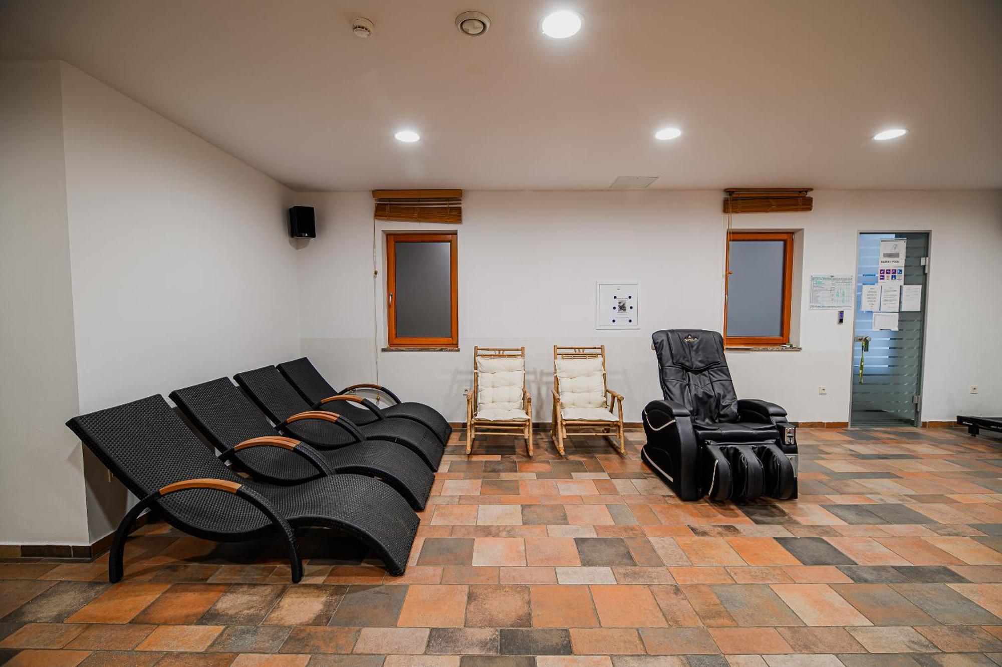 Apartments Maleric With Indoor Pool And Wellness Dragatuš Dış mekan fotoğraf