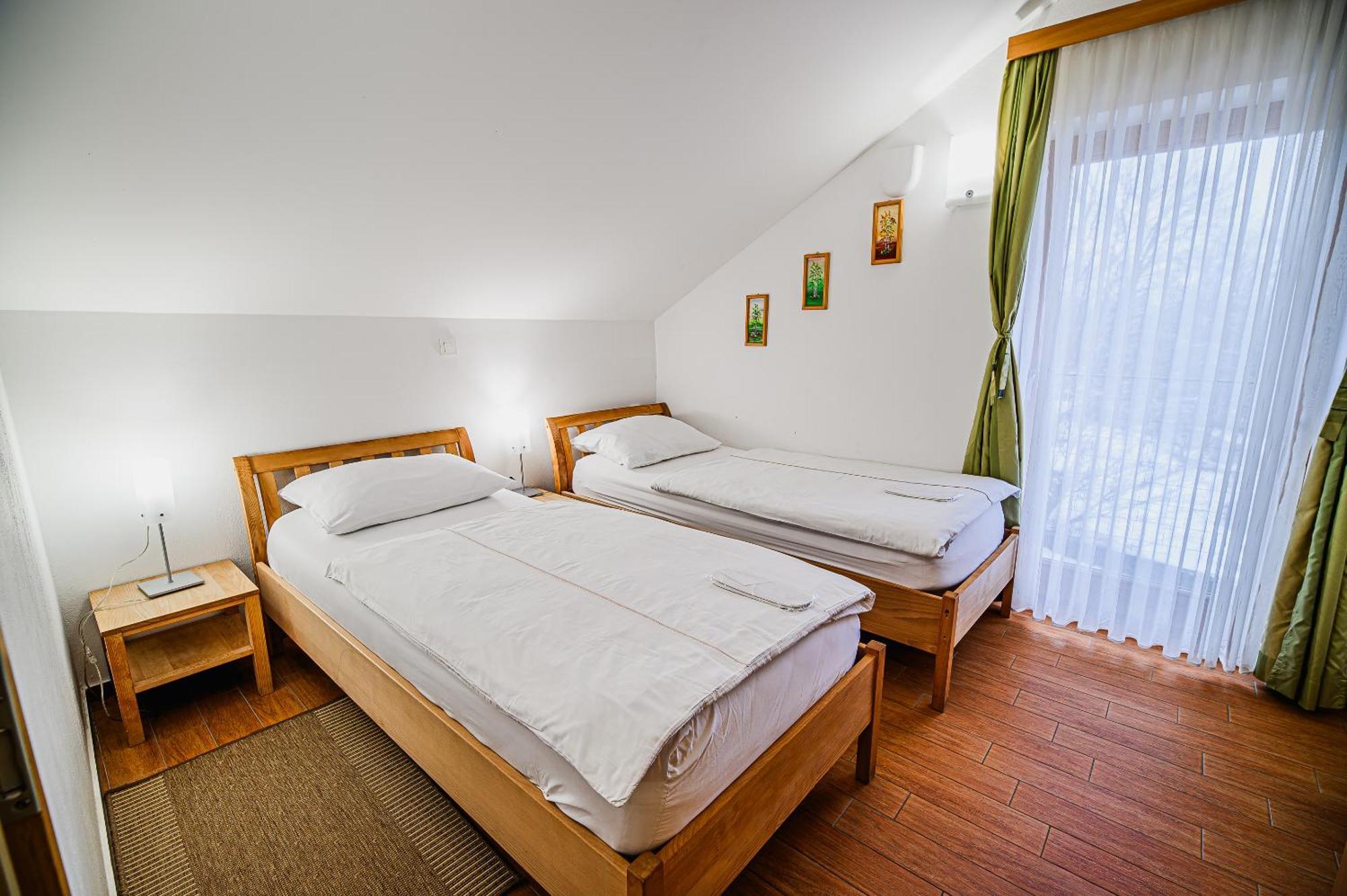 Apartments Maleric With Indoor Pool And Wellness Dragatuš Dış mekan fotoğraf
