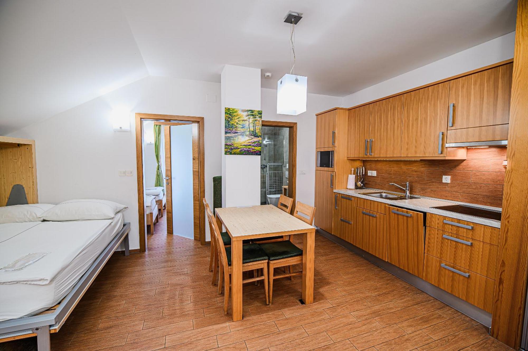 Apartments Maleric With Indoor Pool And Wellness Dragatuš Oda fotoğraf