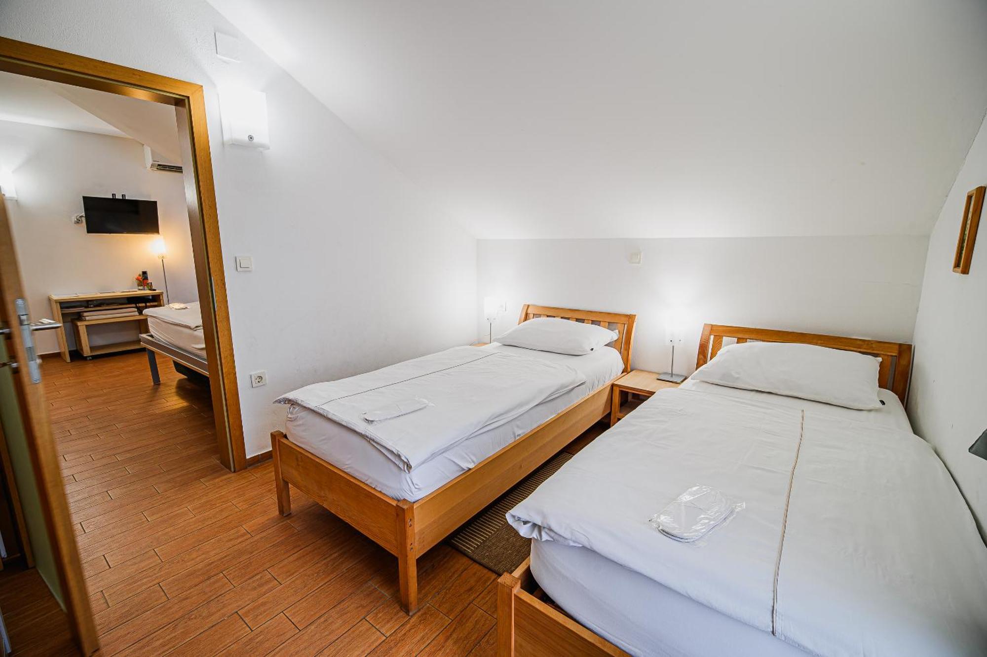 Apartments Maleric With Indoor Pool And Wellness Dragatuš Oda fotoğraf