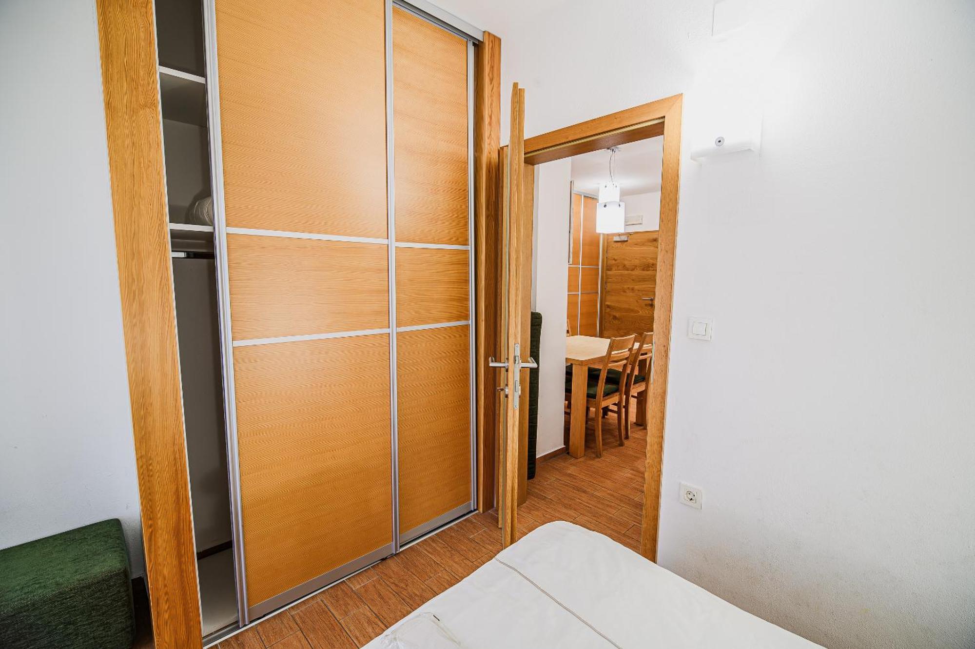 Apartments Maleric With Indoor Pool And Wellness Dragatuš Oda fotoğraf