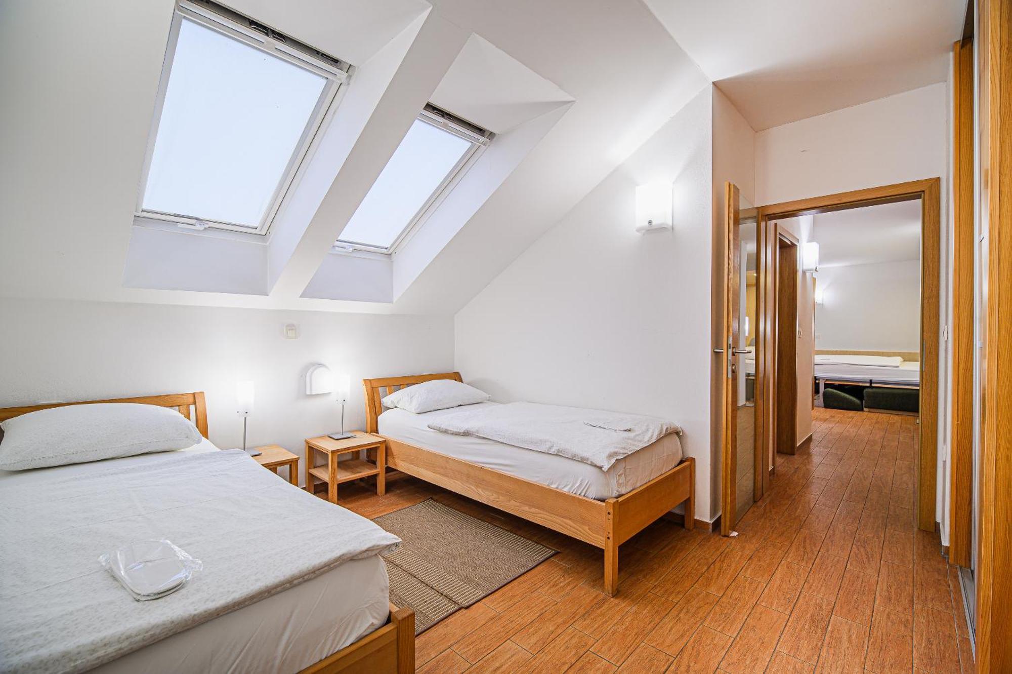 Apartments Maleric With Indoor Pool And Wellness Dragatuš Oda fotoğraf