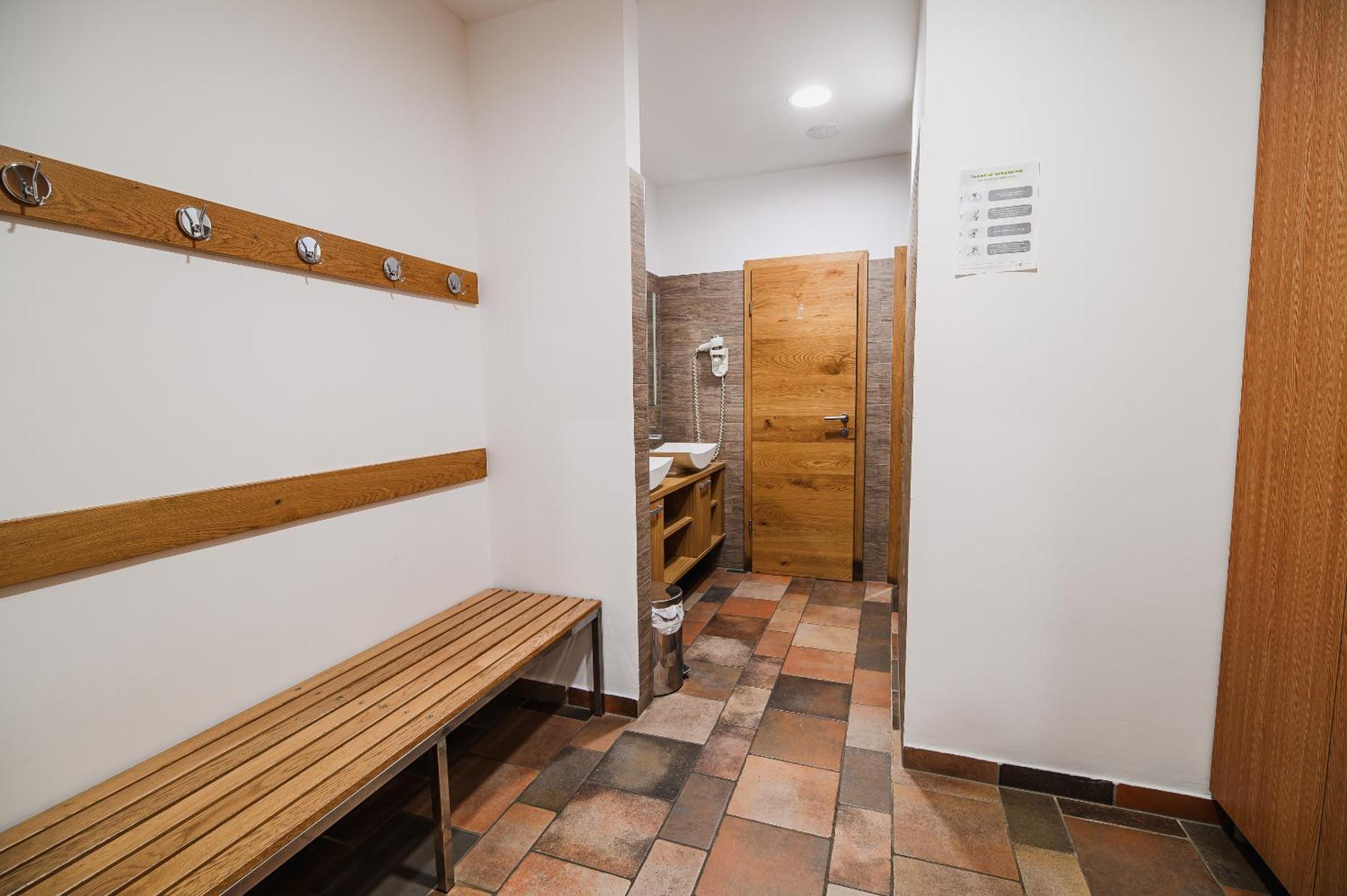 Apartments Maleric With Indoor Pool And Wellness Dragatuš Dış mekan fotoğraf