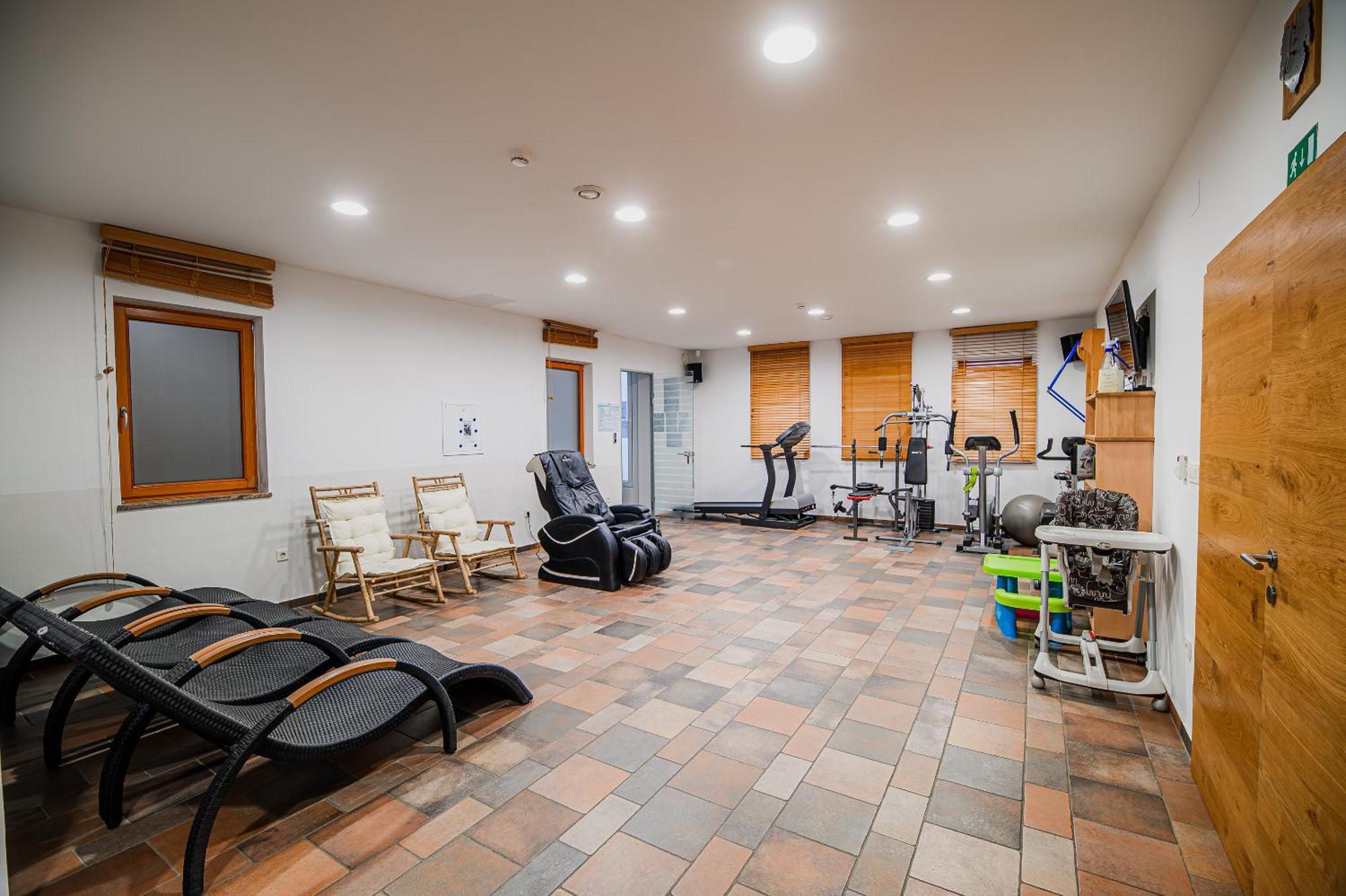 Apartments Maleric With Indoor Pool And Wellness Dragatuš Dış mekan fotoğraf
