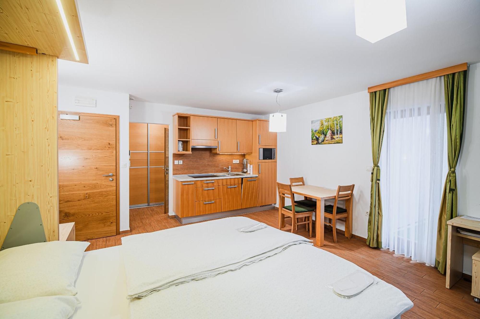 Apartments Maleric With Indoor Pool And Wellness Dragatuš Oda fotoğraf