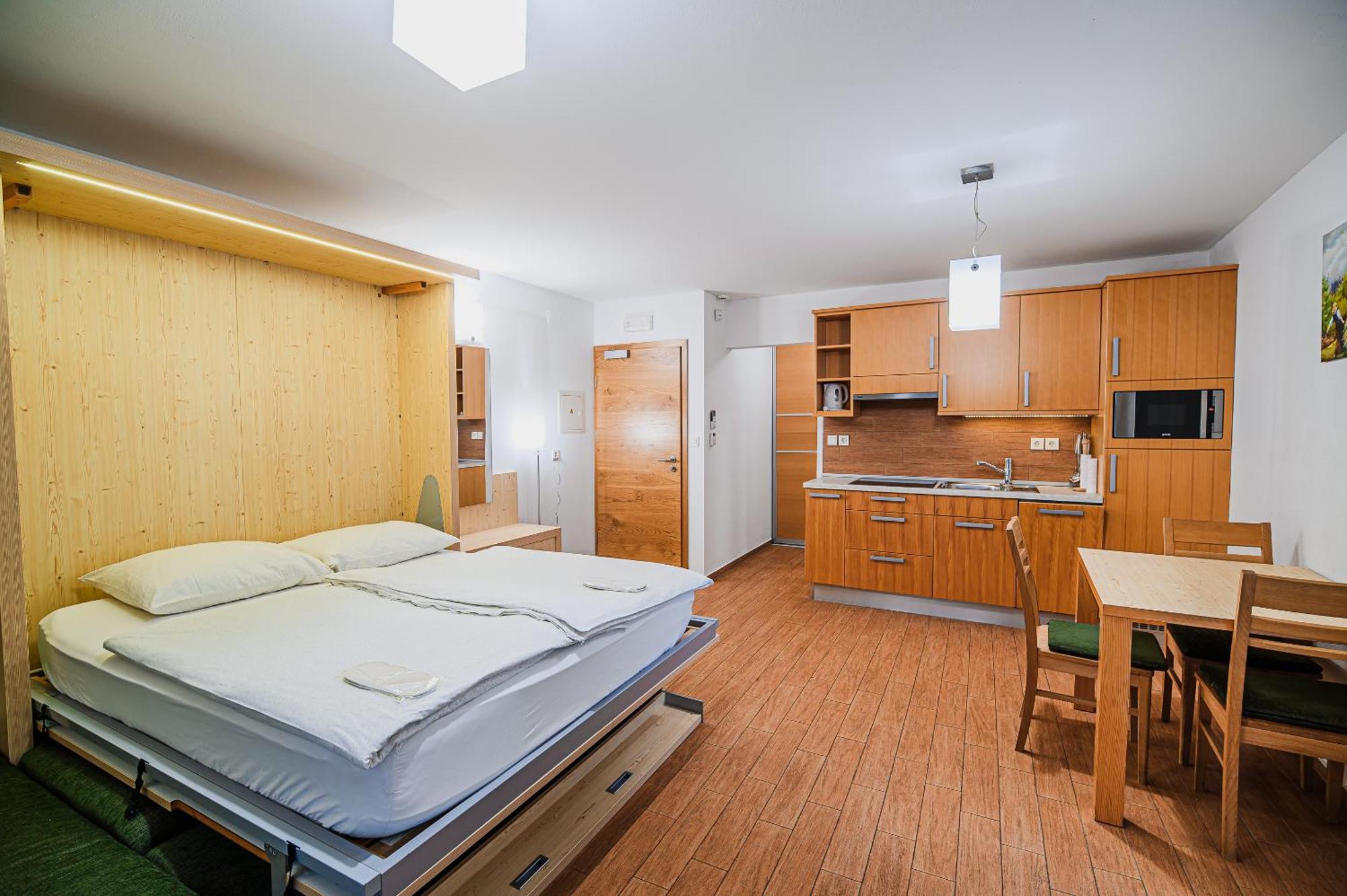 Apartments Maleric With Indoor Pool And Wellness Dragatuš Dış mekan fotoğraf