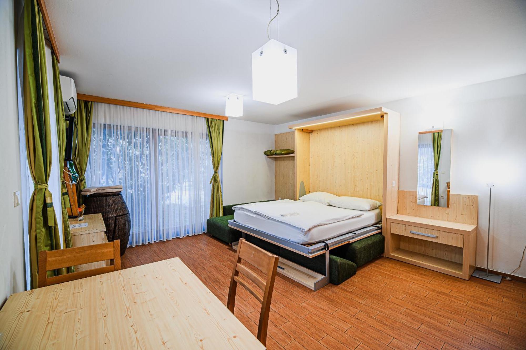 Apartments Maleric With Indoor Pool And Wellness Dragatuš Oda fotoğraf